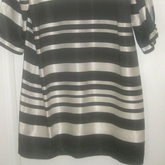 Trina Turk Striped Shift Dress Sz M Charcoal and Beige 3/4 Slit Raglan Sleeves - Picture 5 of 5